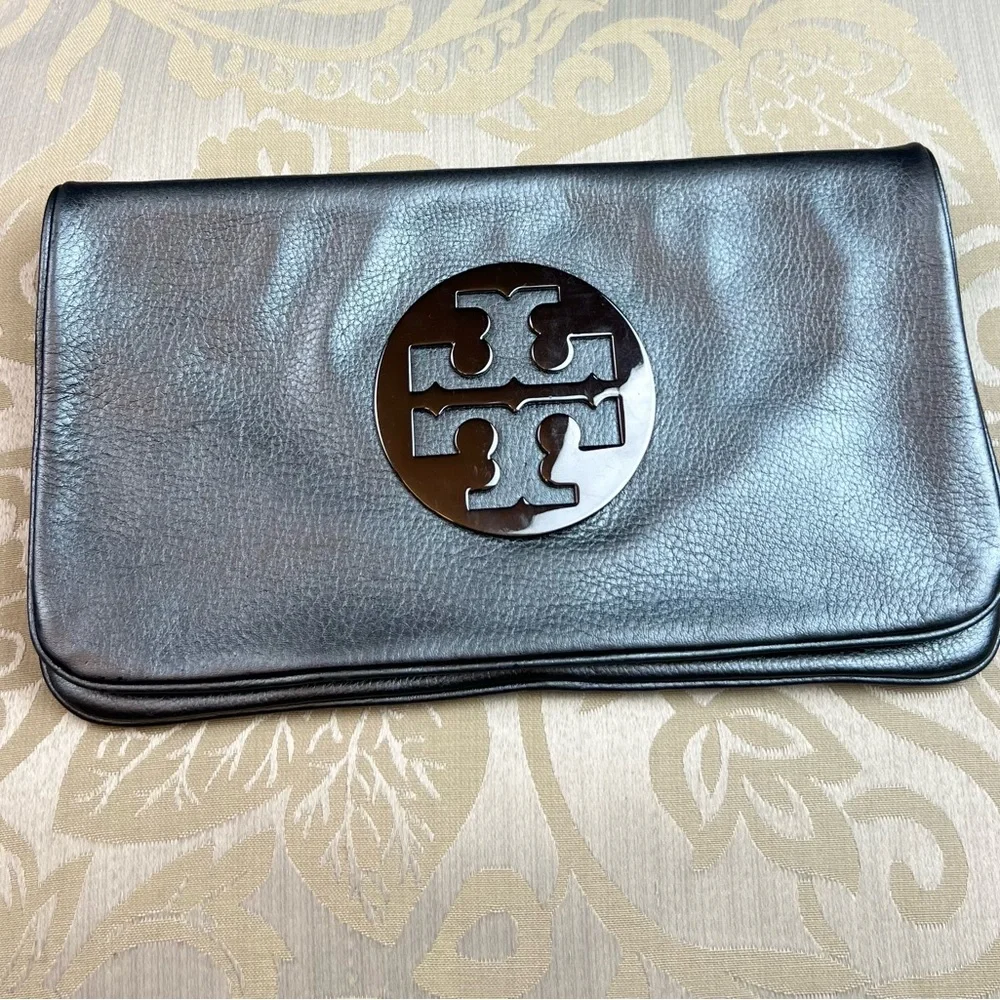 Tory Burch Reva metallic leather fold-over clutch Logo (Without Shoulder Strap) - Picture 9 of 10